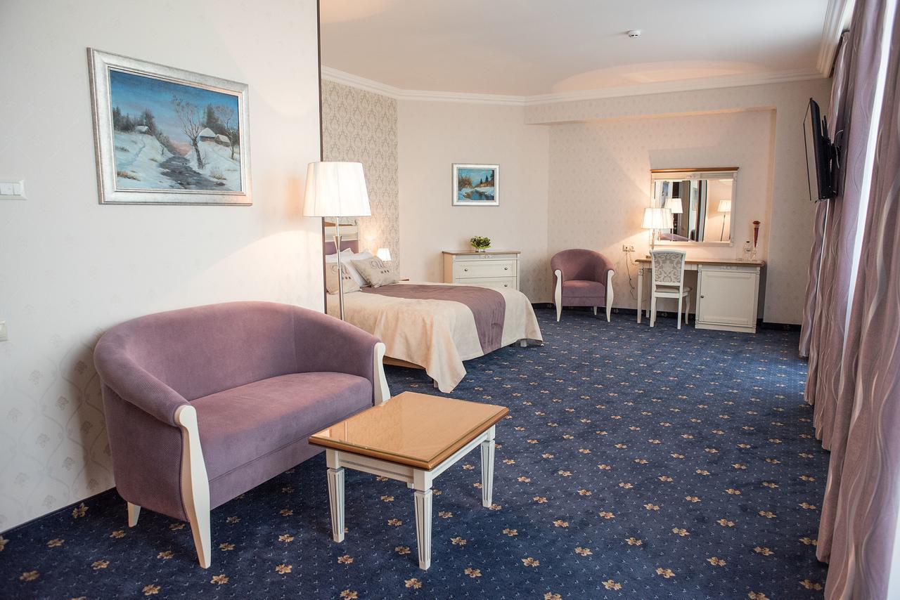 Shato Hotel Cservonohrad Kültér fotó