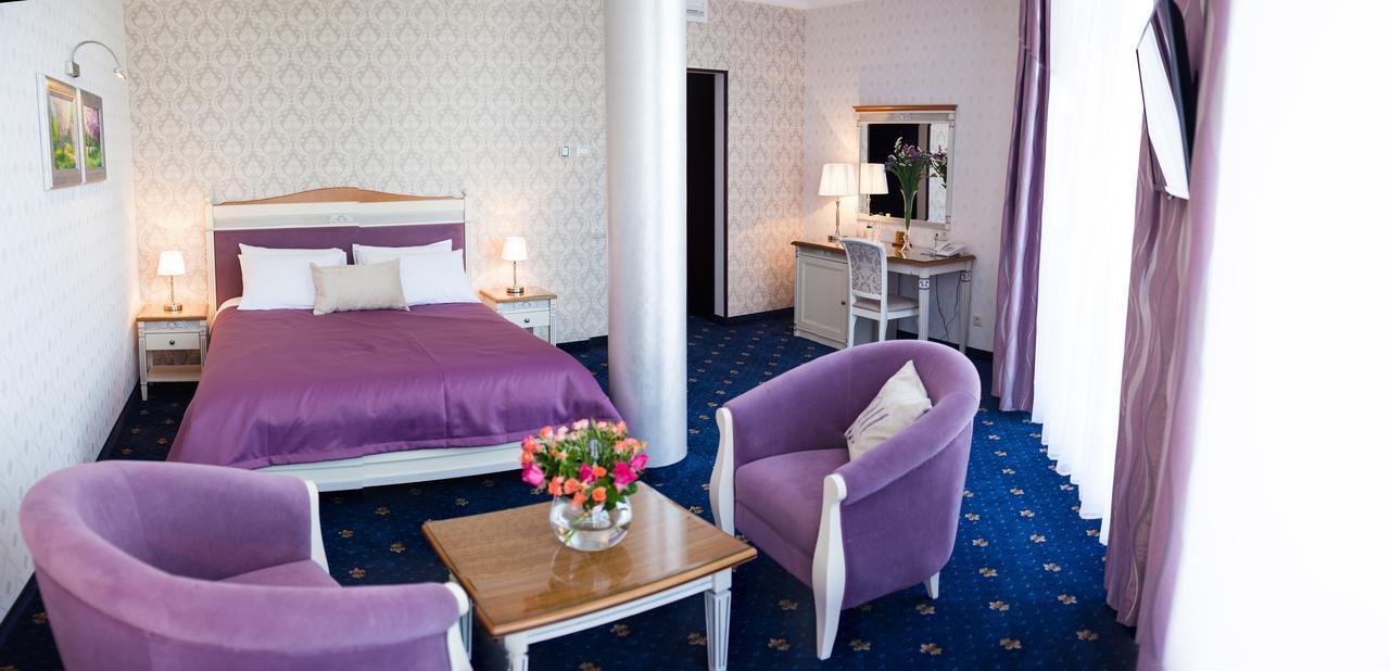 Shato Hotel Cservonohrad Kültér fotó